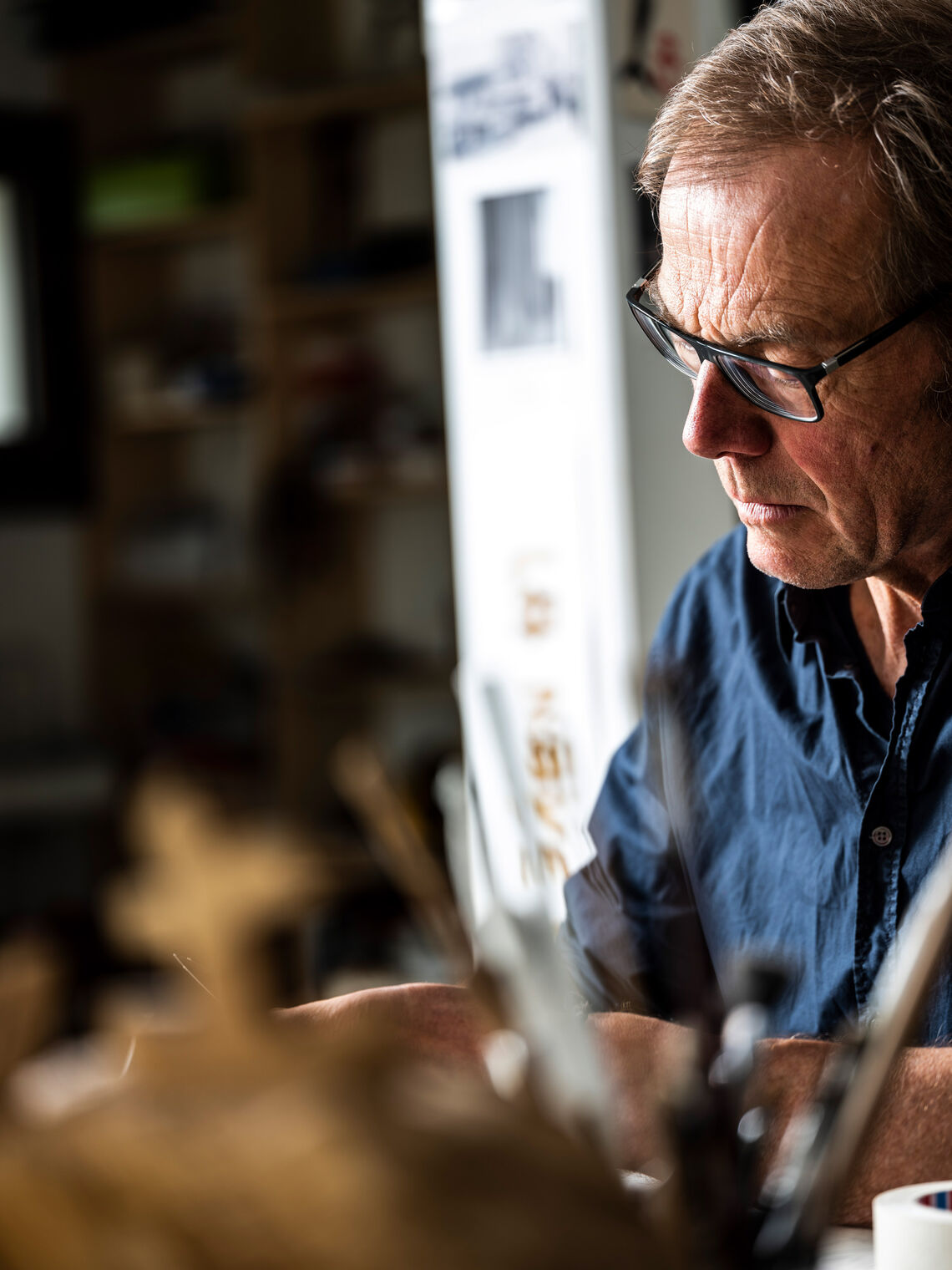 Profil von Hans Panschar, der konzentriert arbeitet