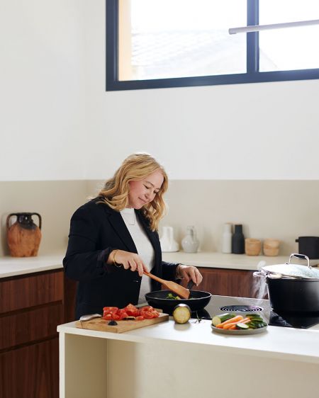 Karine Candice Köng kocht mit BORA Pure