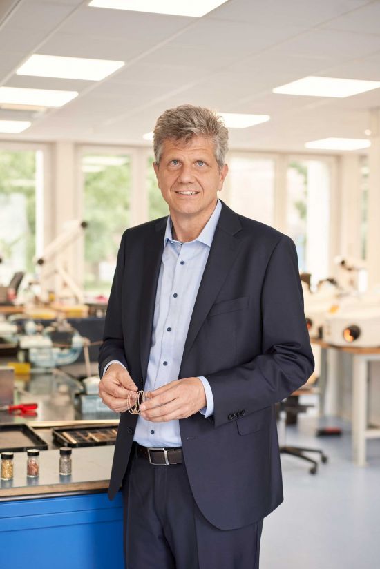 Wellendorff Magazin 2021 Georg Wellendorff in Schmuckmanufaktur