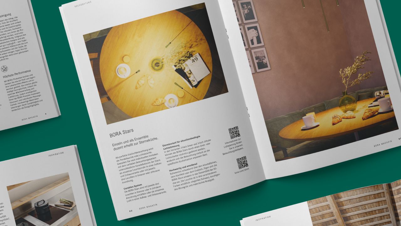 Aufgeschlagene Doppelseite des BORA Magazins 2025 mit Fotos von gedeckten Tischen in einem modernen Wohnraum