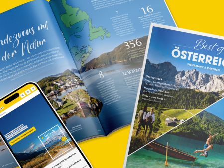 Aufgeschlagenes Reisemagazin ADAC Urlaub, Magazinbeilage "Best of Österreich" und Smartphone mit ADAC Urlaub Website auf gelbem Hintergrund