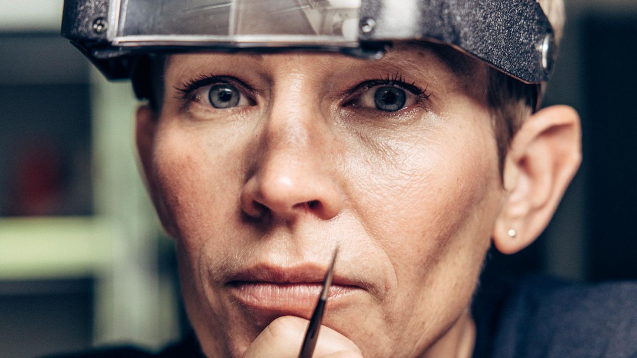 Porträtfoto einer Restauratorin der KPM Berlin Porträtfoto einer Restauratorin der KPM Berlin