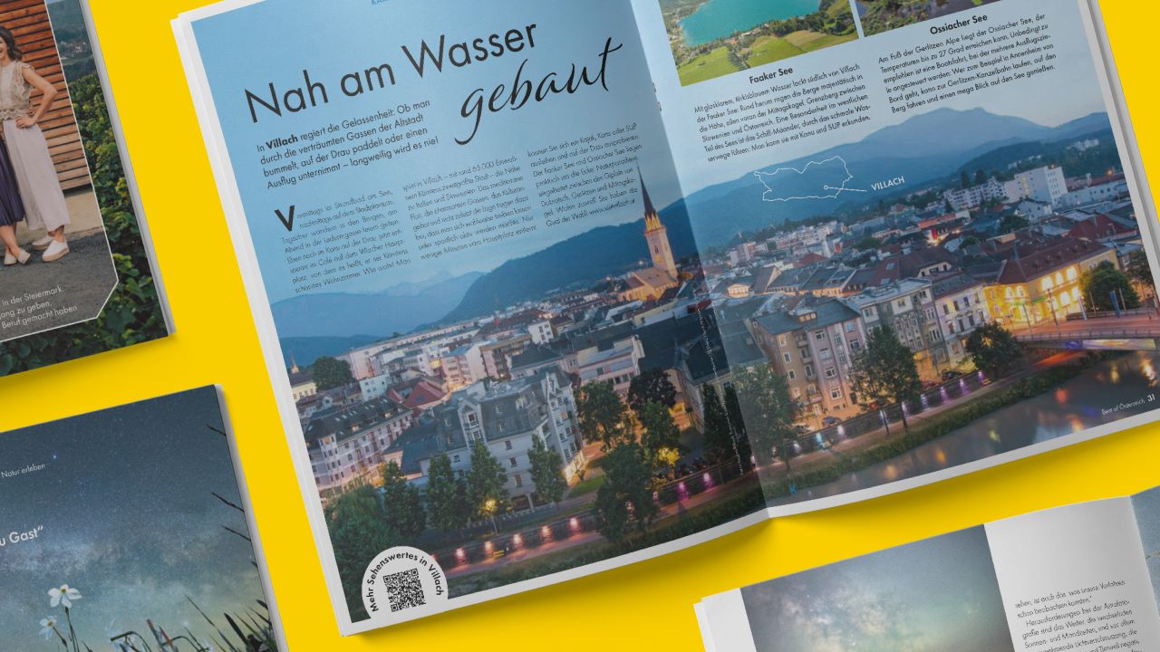 Doppelseite aus ADAC Urlaub Magazinbeilage "Best of Österreich" zeigt eine Abendaufnahme der Stadt Villach mit dem Titel "Nah am Wasser gebaut".